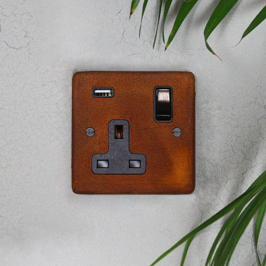 Rusted Single Socket With USB