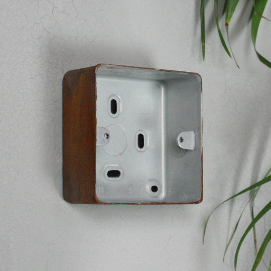Rusted Single Back Box