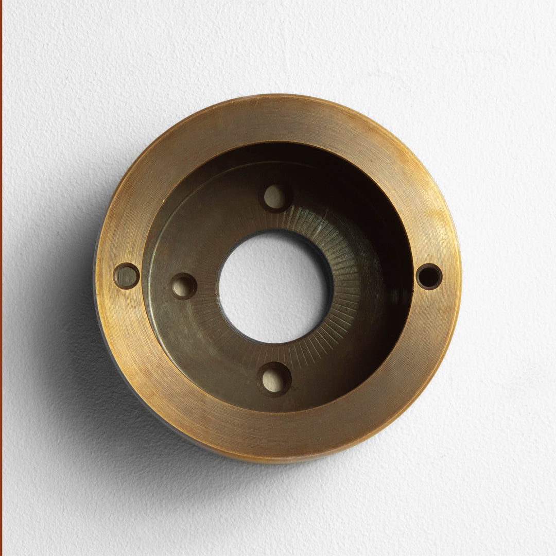 20mm Conduit Loop In Back Box - Antique Brass