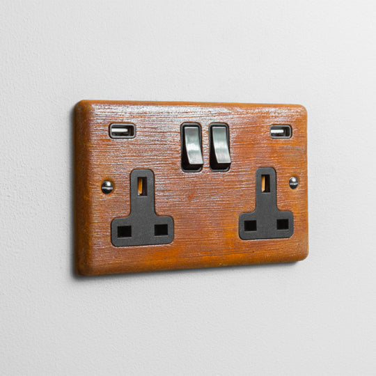 Rusted Double Socket With USB A