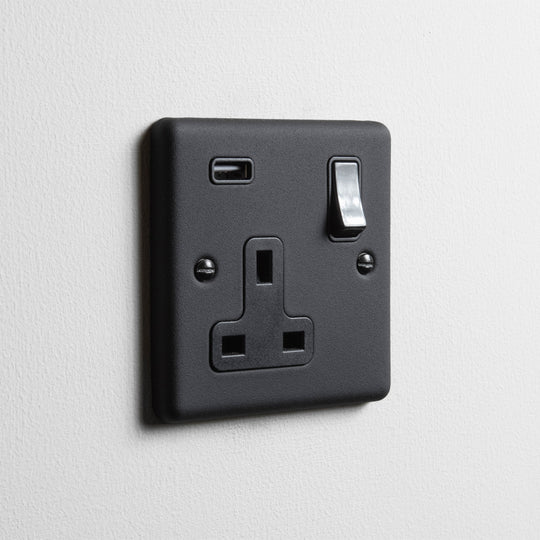 Textured Black Single Socket With USB