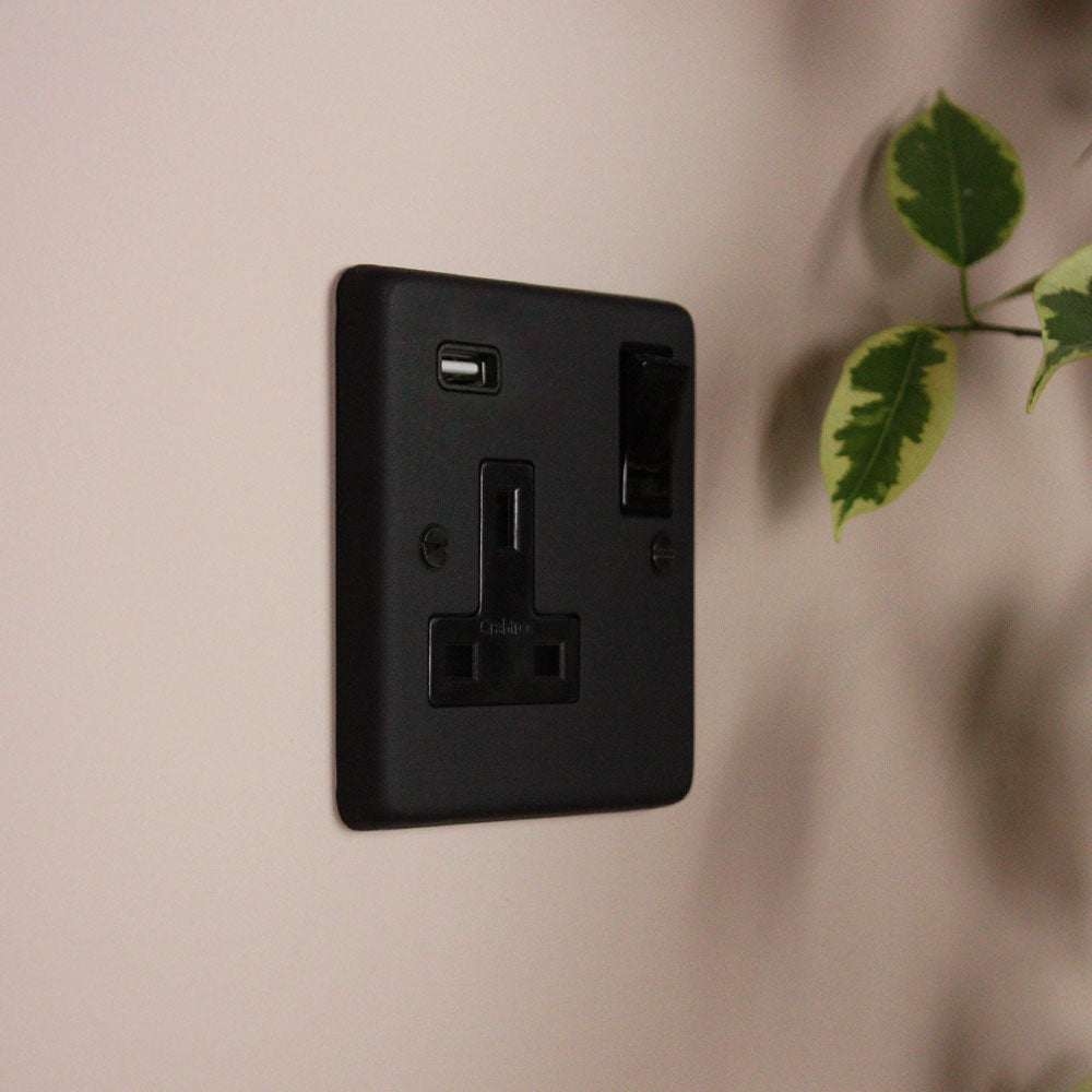 Textured Black Single Socket With USB
