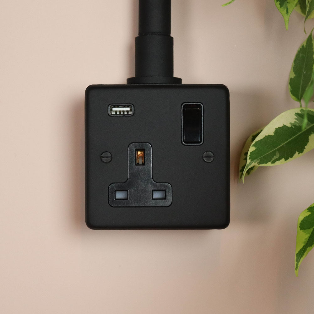 Textured Black Single Socket With USB