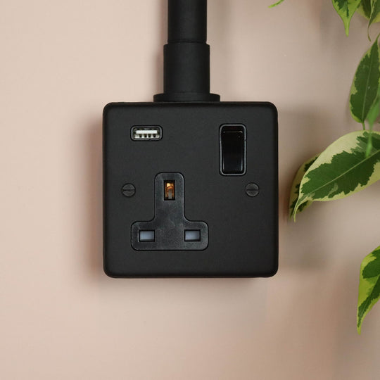Textured Black Single Socket With USB