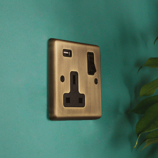 Antique Brass Single Socket with USB