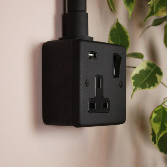 Textured Black Single Socket With USB