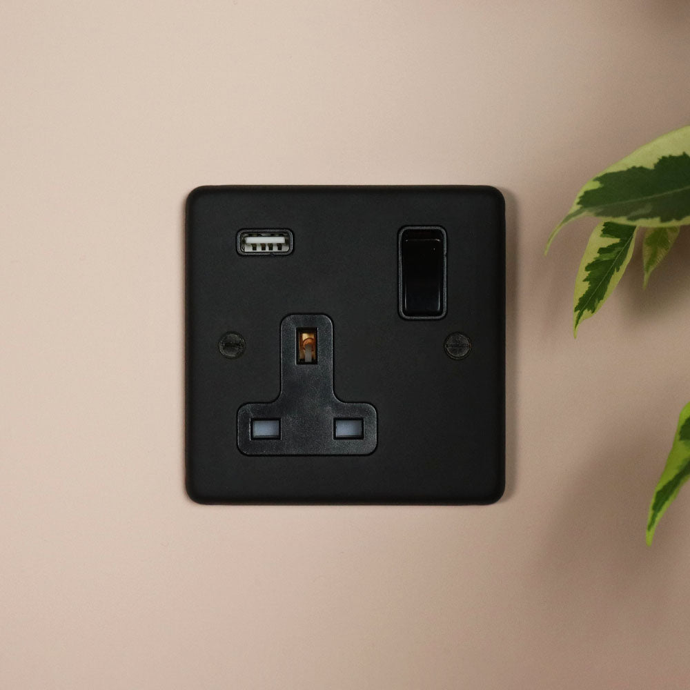Textured Black Single Socket With USB