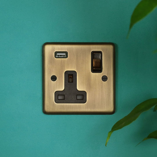 Antique Brass Single Socket with USB