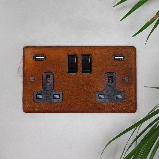 Rusted Double Socket With USB