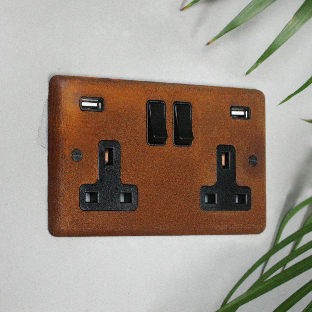 Rusted Double Socket With USB