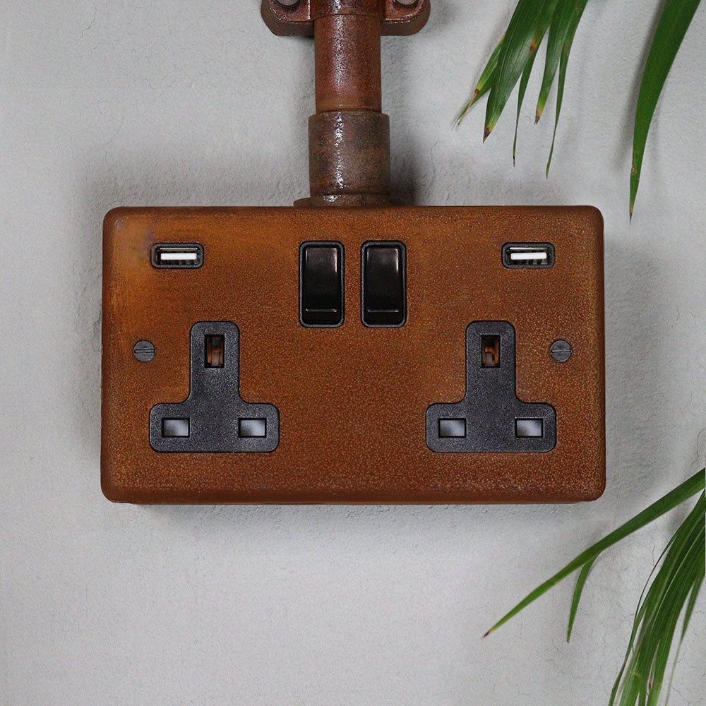 Rusted Double Socket With USB