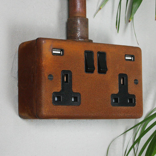 Rusted Double Socket With USB
