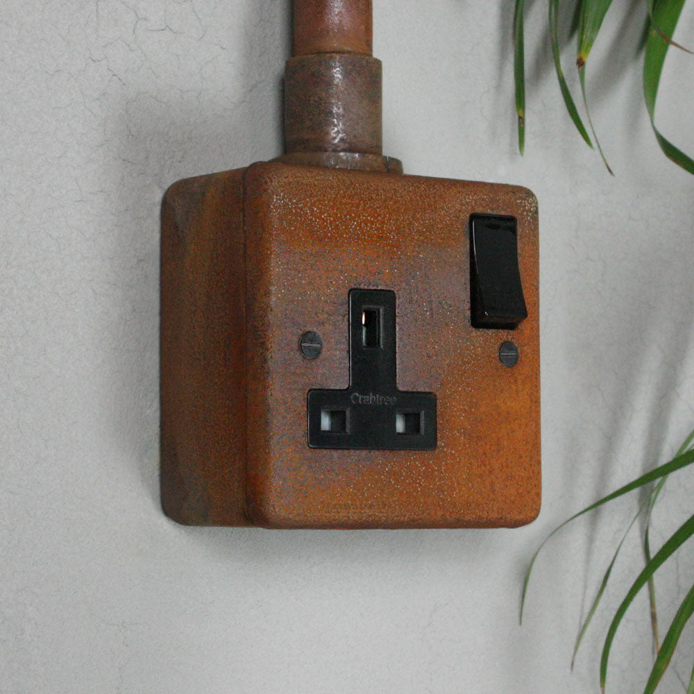 Rusted Single Socket