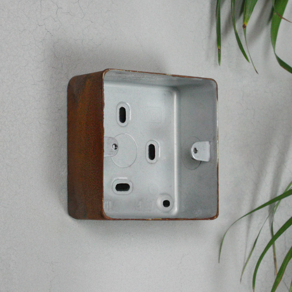 Rusted Single Back Box – The Workshop Below